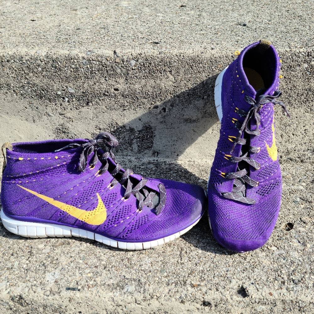 Nike Free Flyknit Chukka tennis shoes